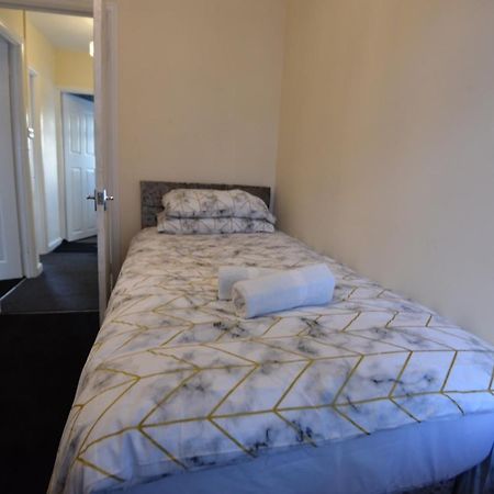 Lovely Holiday Home Near Cardiff City Centre - Madoc Road 3 Bedrooms Sleeps Up To 7 Eksteriør bilde