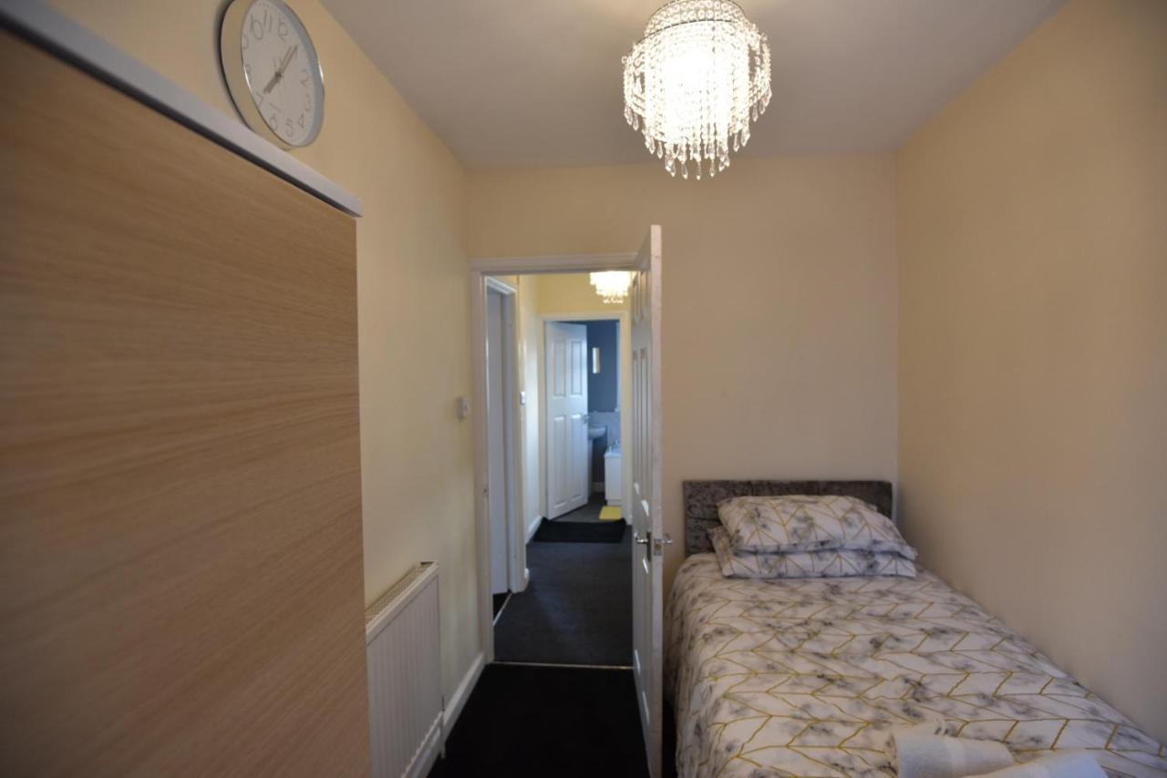 Lovely Holiday Home Near Cardiff City Centre - Madoc Road 3 Bedrooms Sleeps Up To 7 Eksteriør bilde