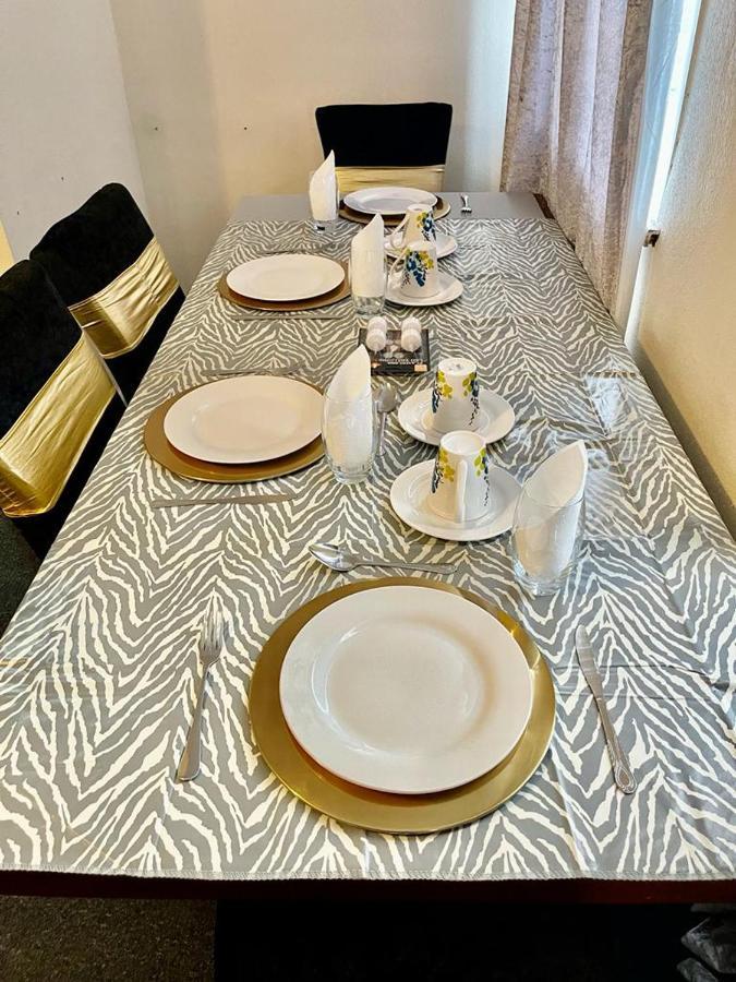 Lovely Holiday Home Near Cardiff City Centre - Madoc Road 3 Bedrooms Sleeps Up To 7 Eksteriør bilde