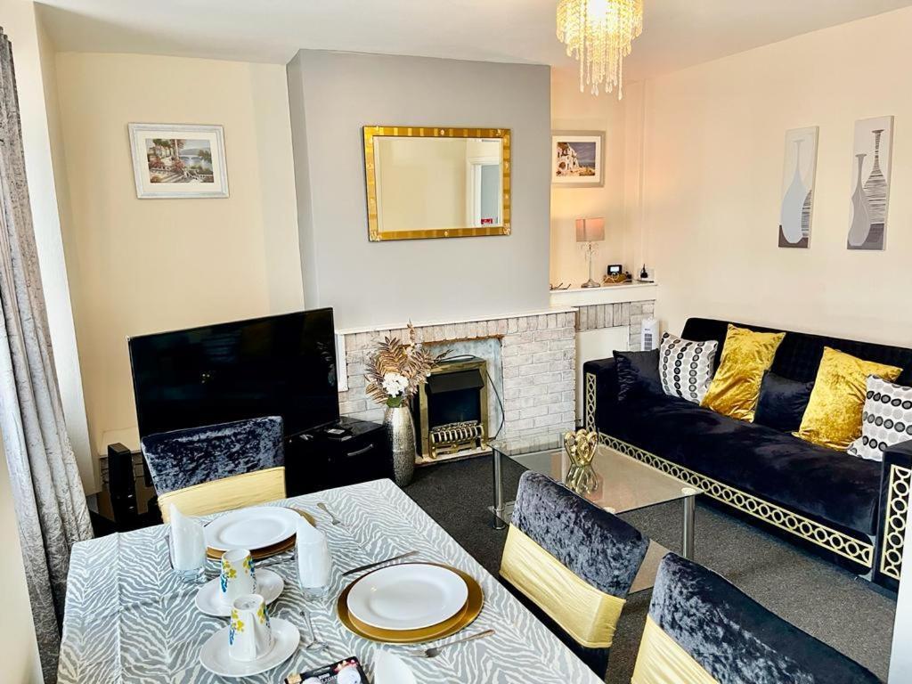 Lovely Holiday Home Near Cardiff City Centre - Madoc Road 3 Bedrooms Sleeps Up To 7 Eksteriør bilde