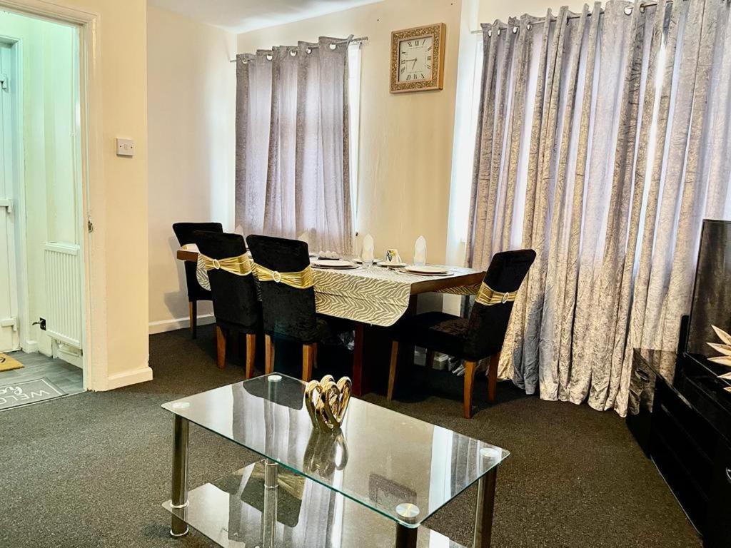 Lovely Holiday Home Near Cardiff City Centre - Madoc Road 3 Bedrooms Sleeps Up To 7 Eksteriør bilde