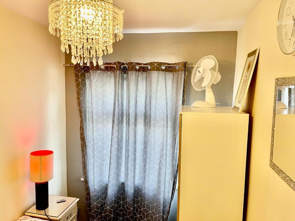 Lovely Holiday Home Near Cardiff City Centre - Madoc Road 3 Bedrooms Sleeps Up To 7 Eksteriør bilde