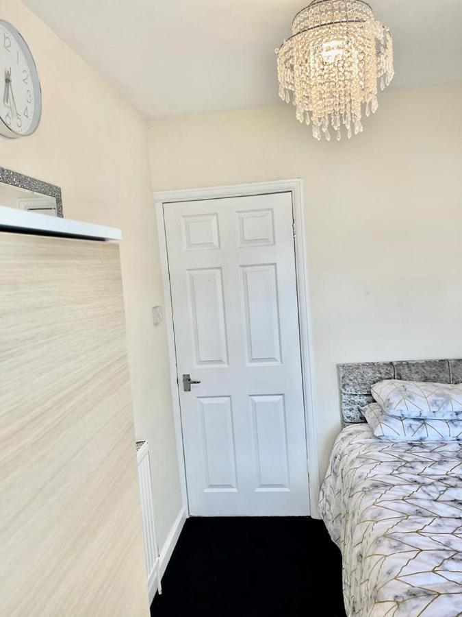 Lovely Holiday Home Near Cardiff City Centre - Madoc Road 3 Bedrooms Sleeps Up To 7 Eksteriør bilde