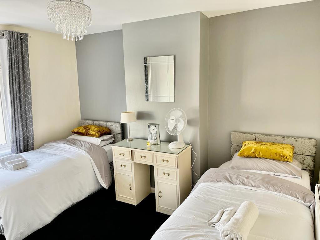Lovely Holiday Home Near Cardiff City Centre - Madoc Road 3 Bedrooms Sleeps Up To 7 Eksteriør bilde