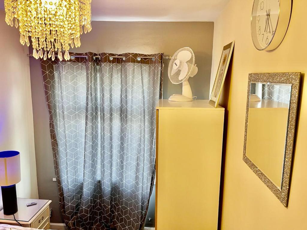 Lovely Holiday Home Near Cardiff City Centre - Madoc Road 3 Bedrooms Sleeps Up To 7 Eksteriør bilde