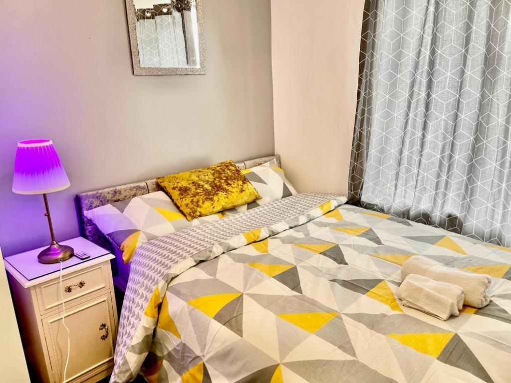 Lovely Holiday Home Near Cardiff City Centre - Madoc Road 3 Bedrooms Sleeps Up To 7 Eksteriør bilde