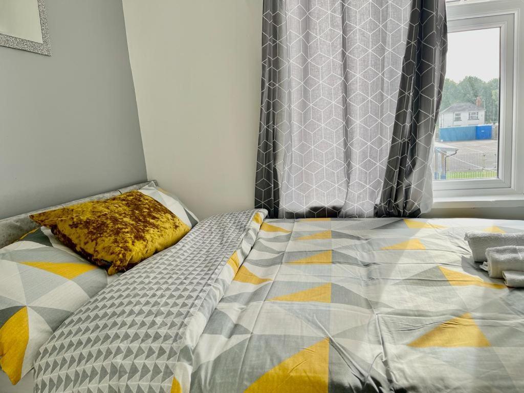 Lovely Holiday Home Near Cardiff City Centre - Madoc Road 3 Bedrooms Sleeps Up To 7 Eksteriør bilde