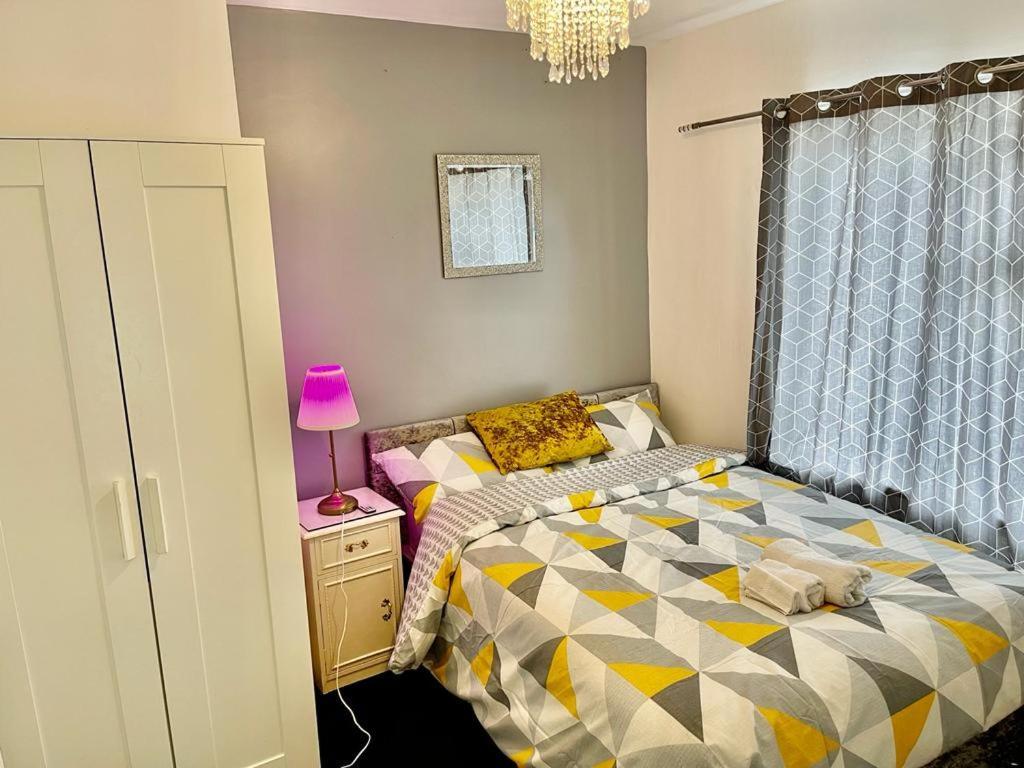 Lovely Holiday Home Near Cardiff City Centre - Madoc Road 3 Bedrooms Sleeps Up To 7 Eksteriør bilde